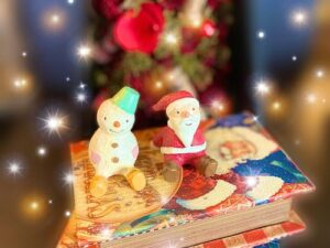 世界中の子どもたちのクリスマスプレゼントに――絵本『ちよにやちよに～愛のうた きみがよの旅』【普及版】のおすすめ